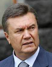янукович призвал европарламент ускорить отмену визового режима