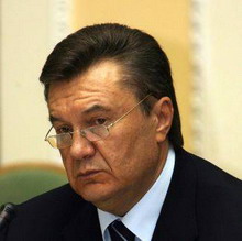 янукович сделал замечание министру мвд за то, что сам мешает киевлянам свободно передвигаться
